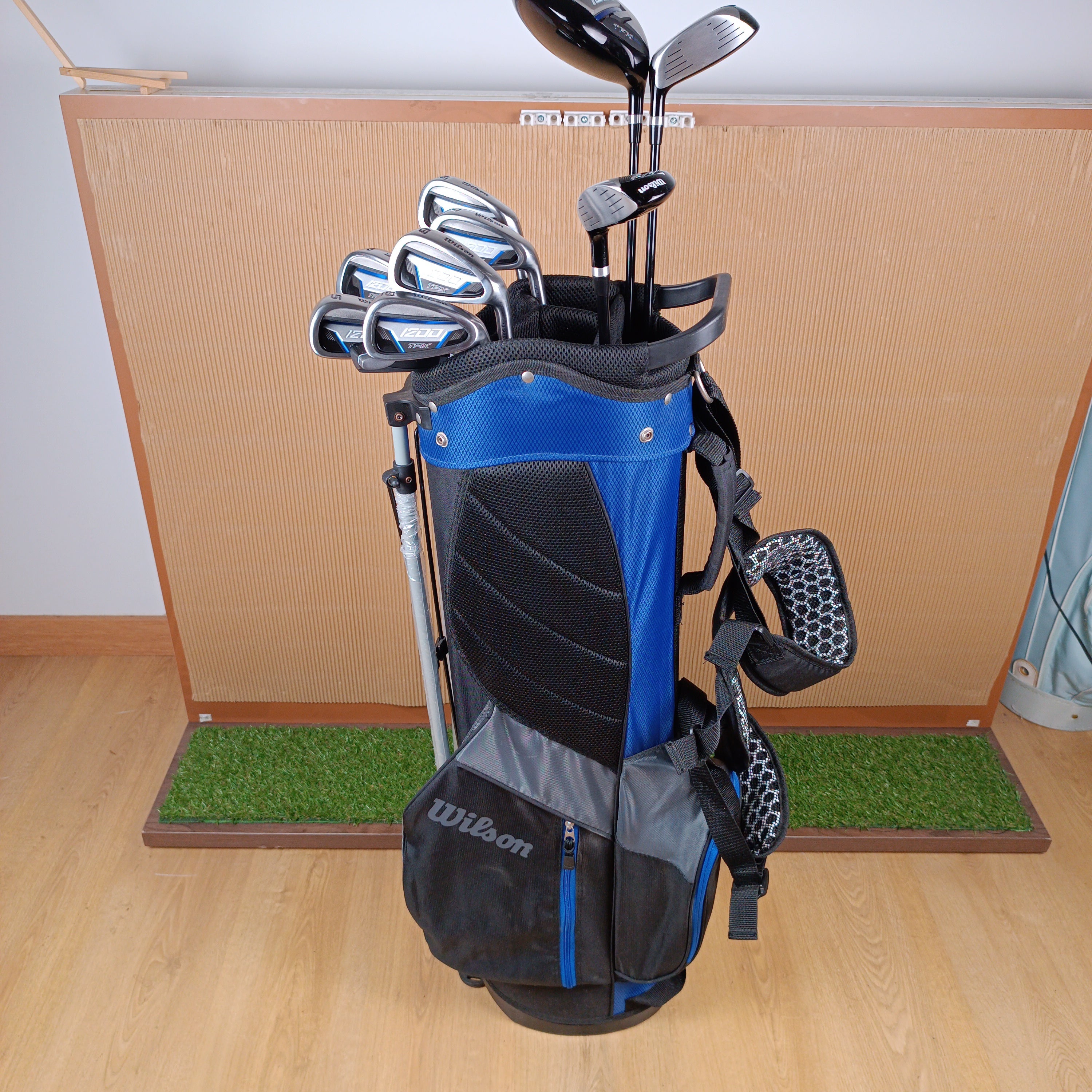 Juego de palos Wilson 1200 TPX con bolsa