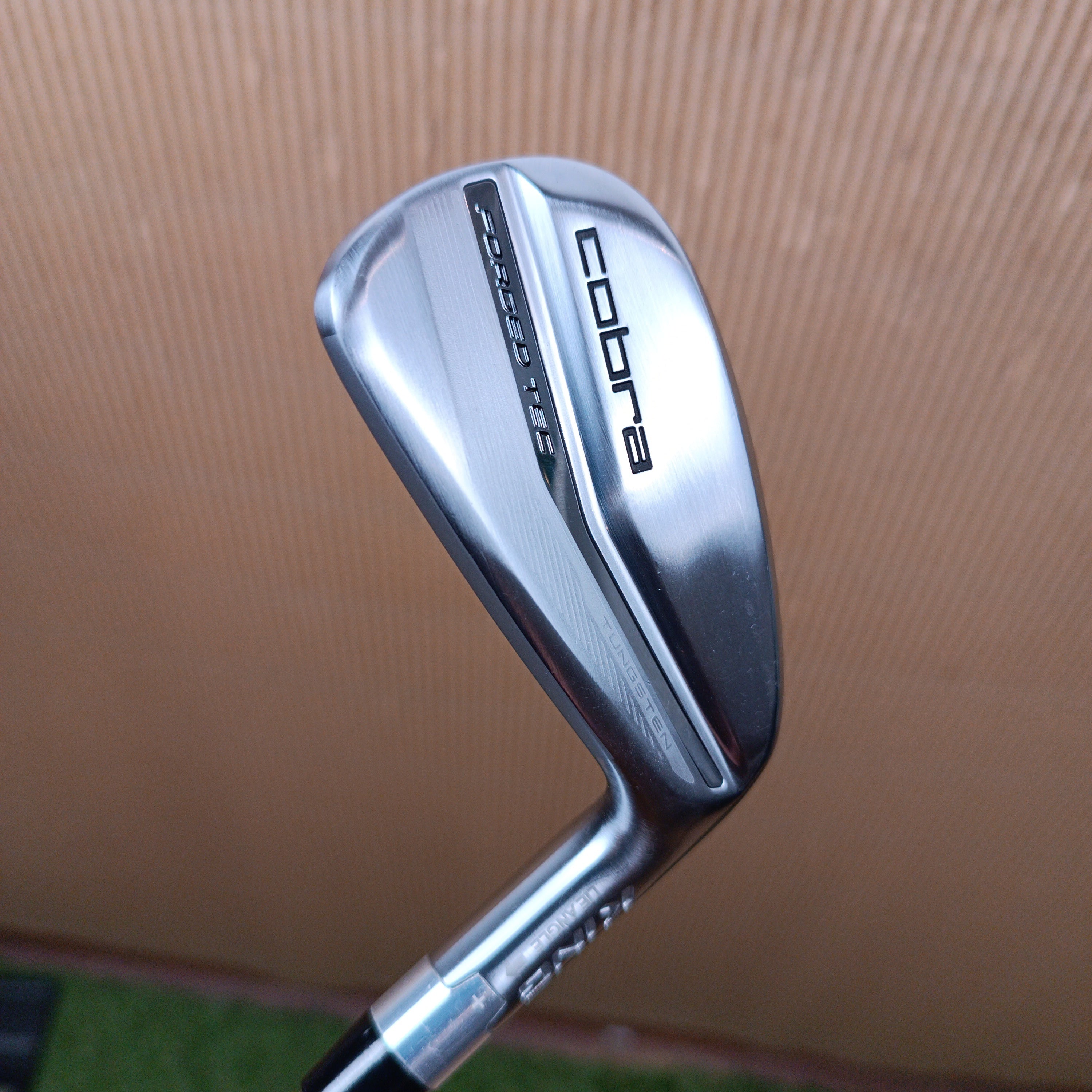 Hierro 7 Cobra F Tech Tungsteno
