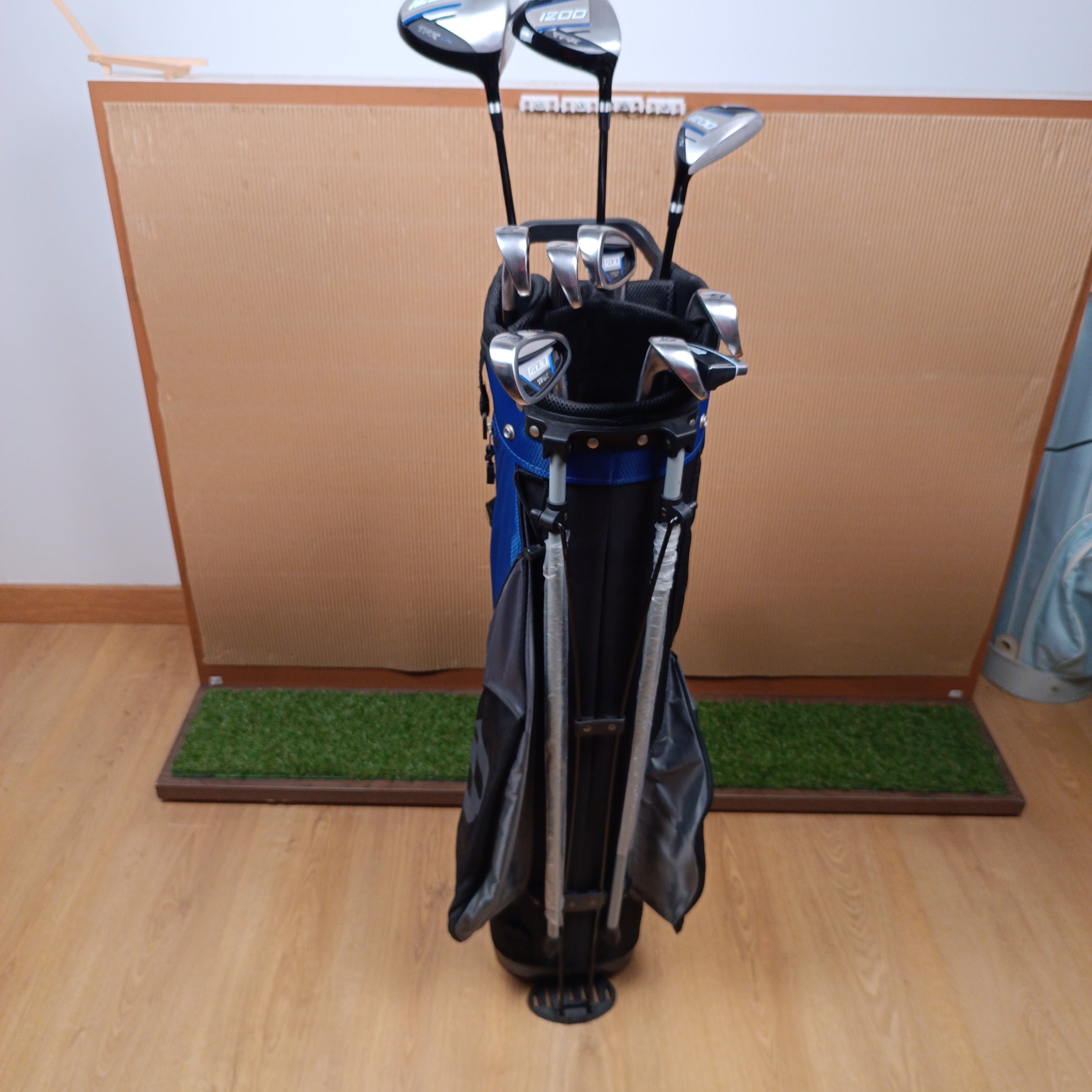Juego de palos Wilson 1200 TPX con bolsa