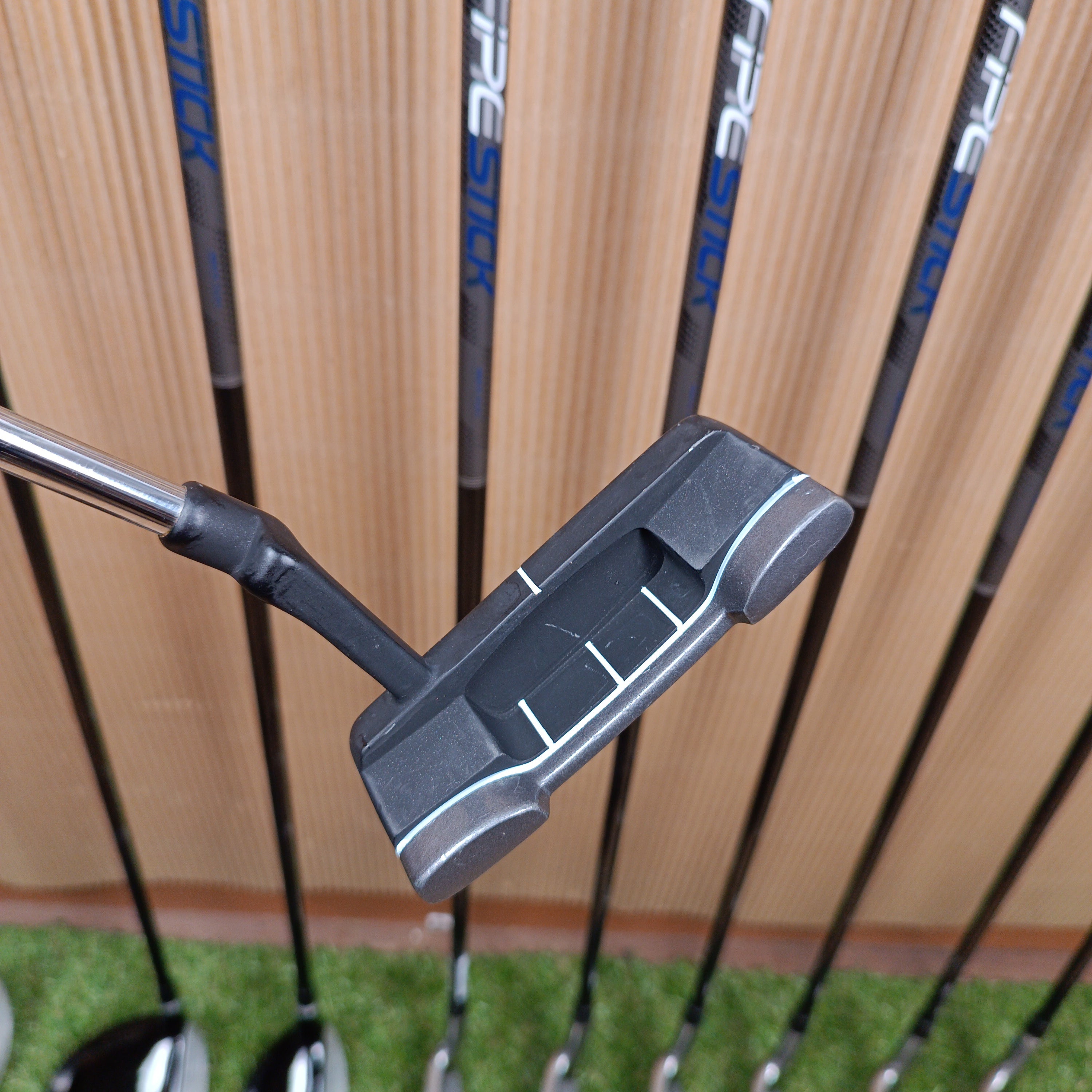 Juego de palos Wilson 1200 TPX con bolsa