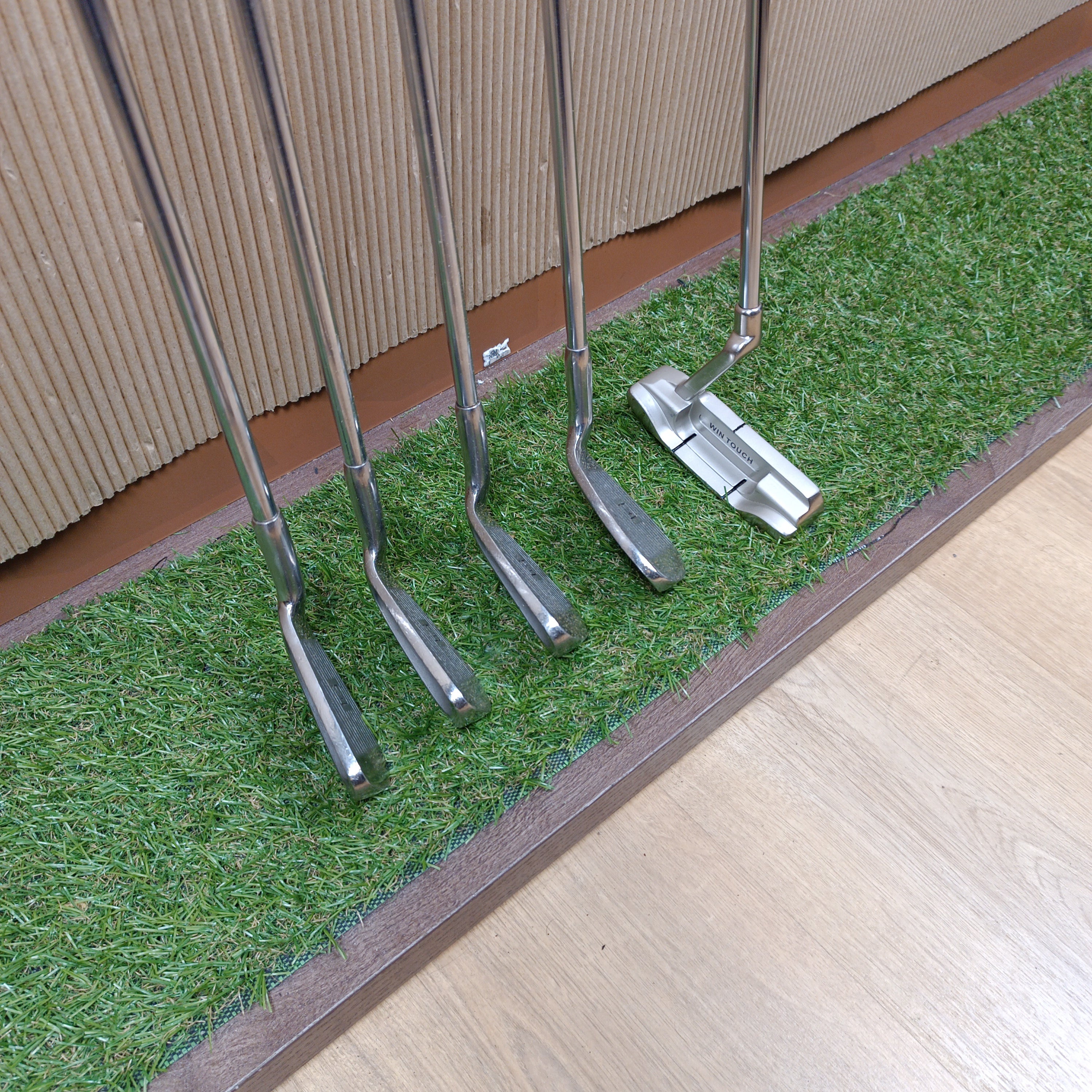 Mini juego principiantes mujer - Putter Boomerang + Hierros Lady Killer B