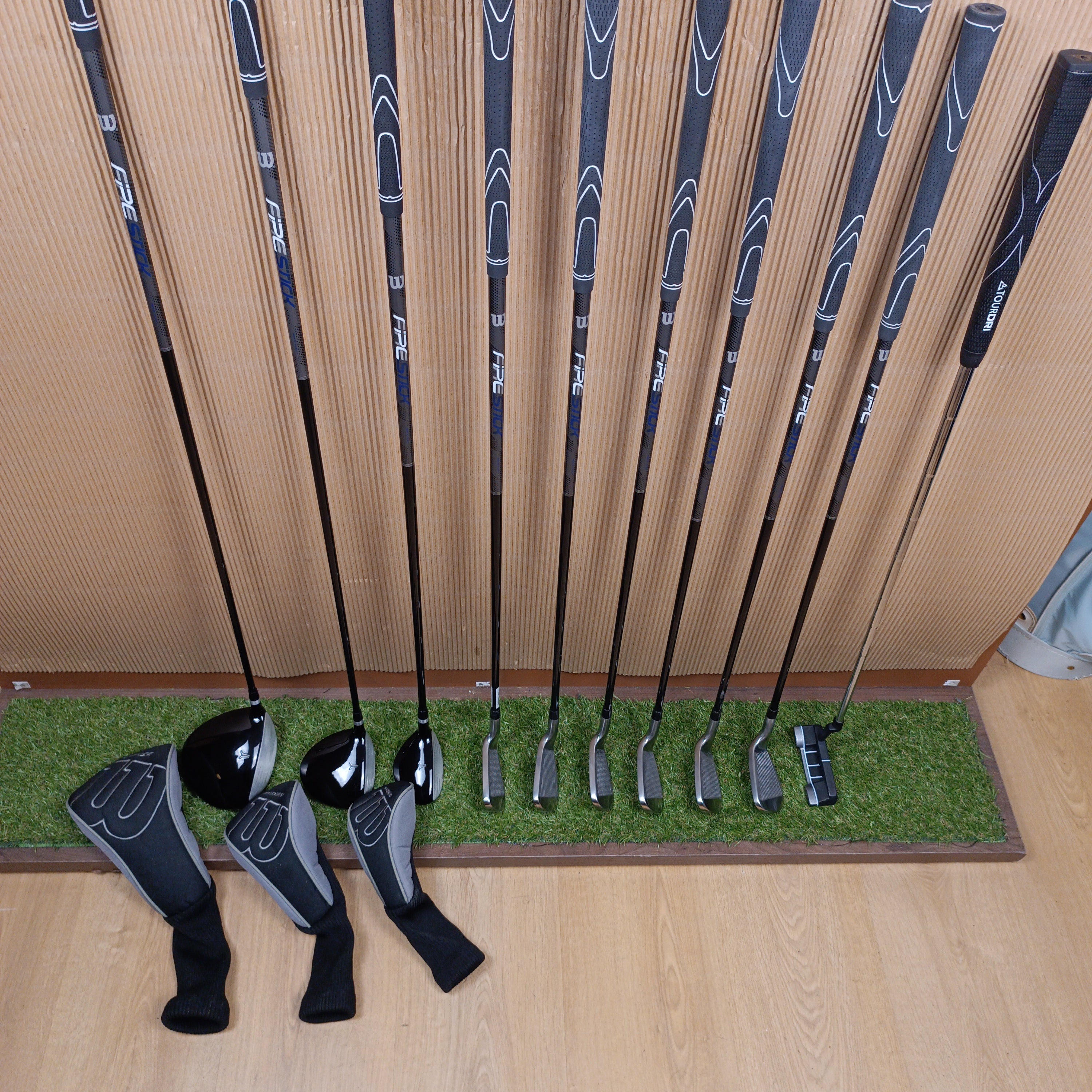 Juego de palos Wilson 1200 TPX con bolsa