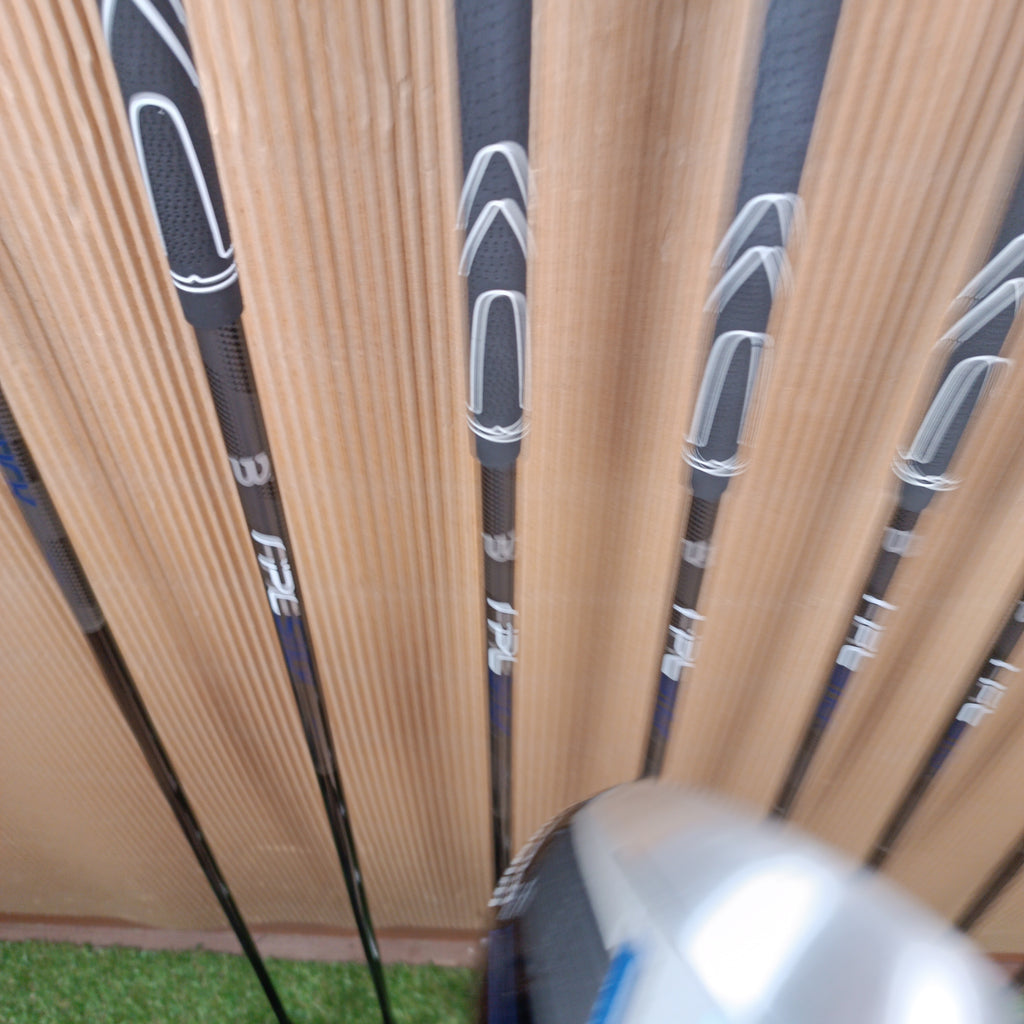 Juego de palos Wilson 1200 TPX con bolsa