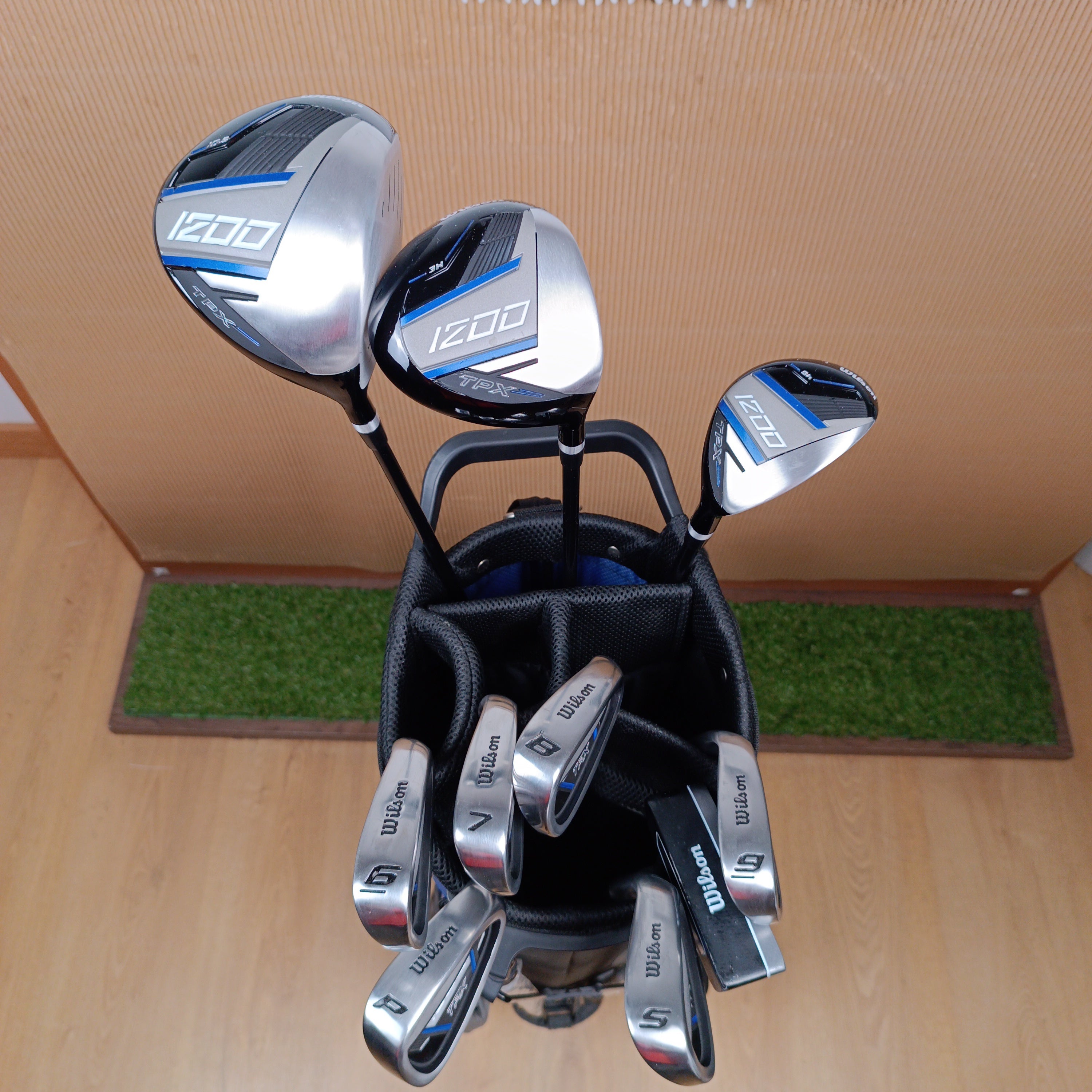 Juego de palos Wilson 1200 TPX con bolsa