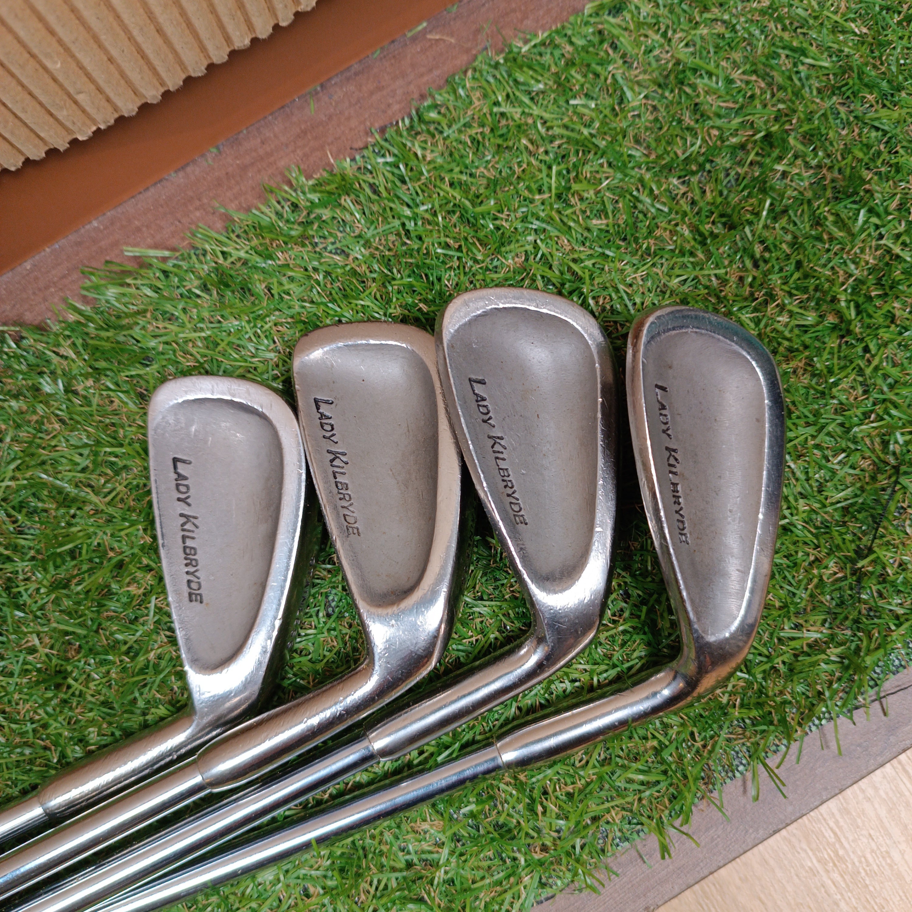Mini juego principiantes mujer - Putter Boomerang + Hierros Lady Killer B