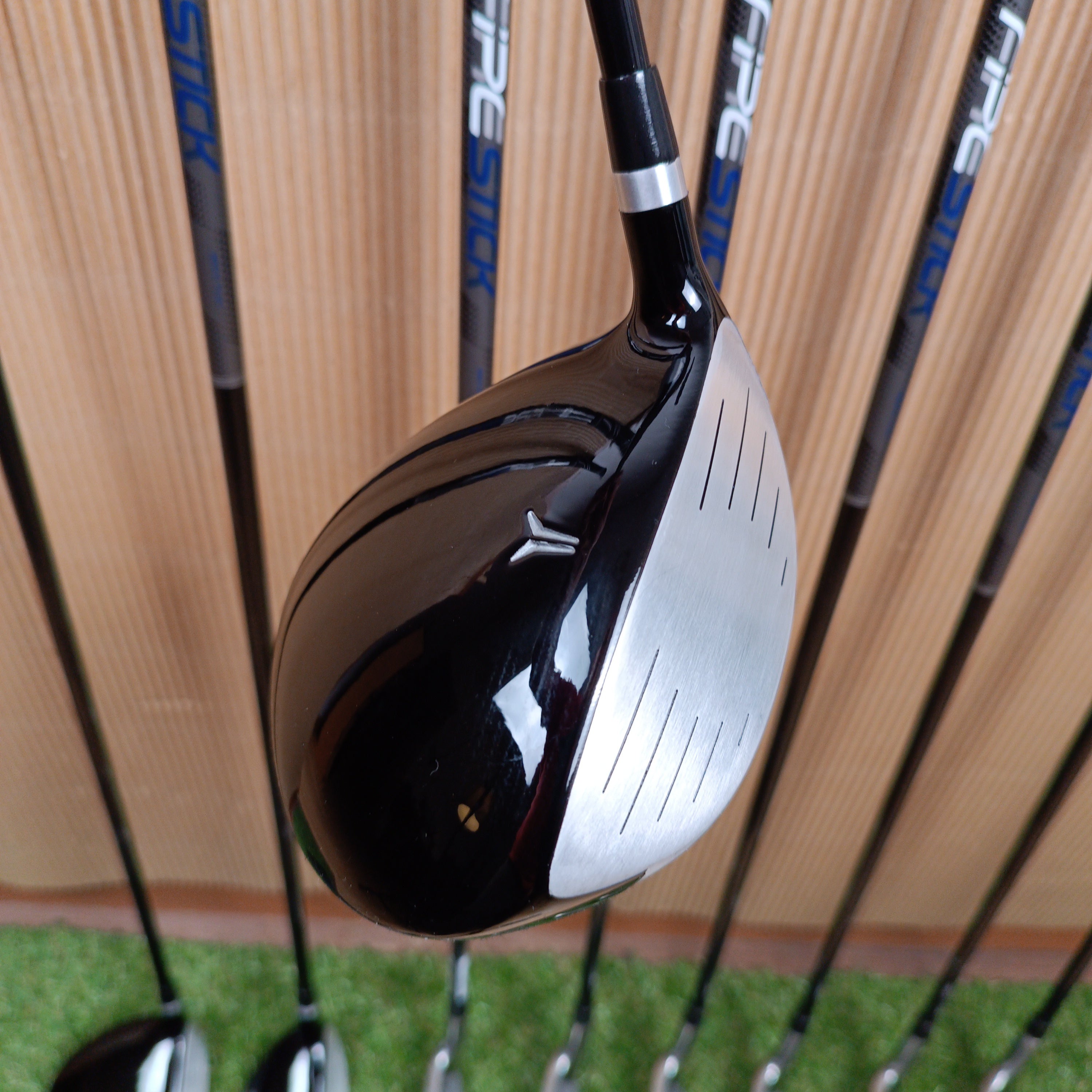 Juego de palos Wilson 1200 TPX con bolsa