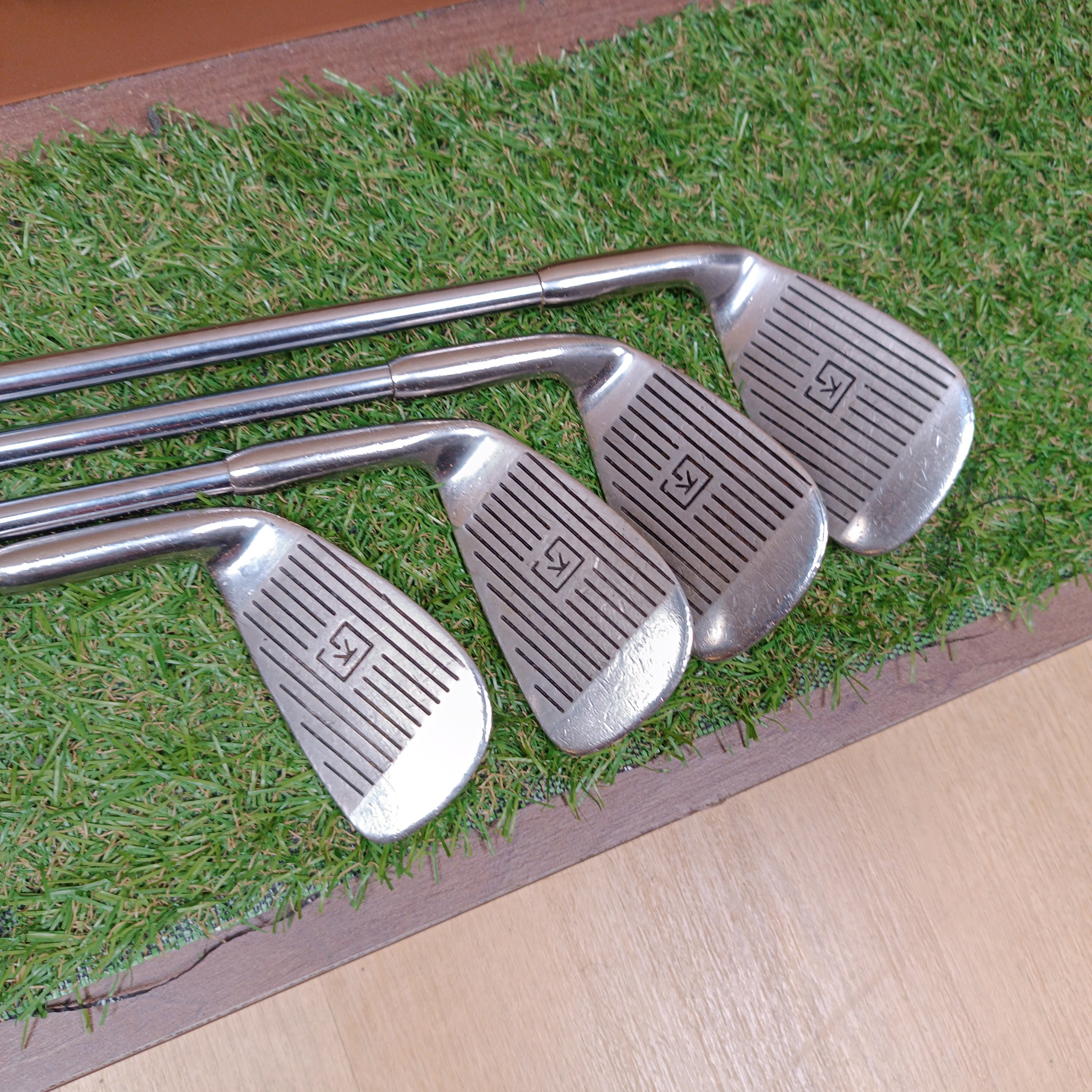 Mini juego principiantes mujer - Putter Boomerang + Hierros Lady Killer B